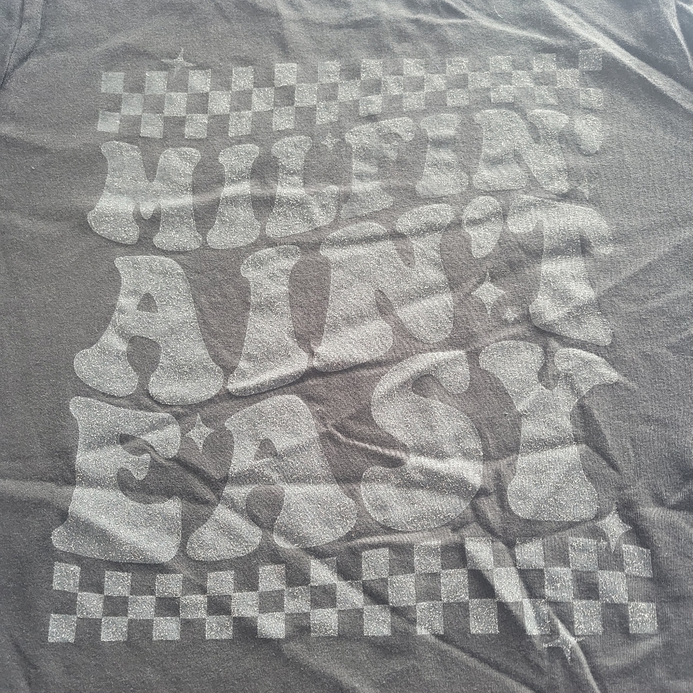 Gildan Black Short Sleeve Tee "Milfin' Ain't Easy" / Size Small - Picture 2 of 8